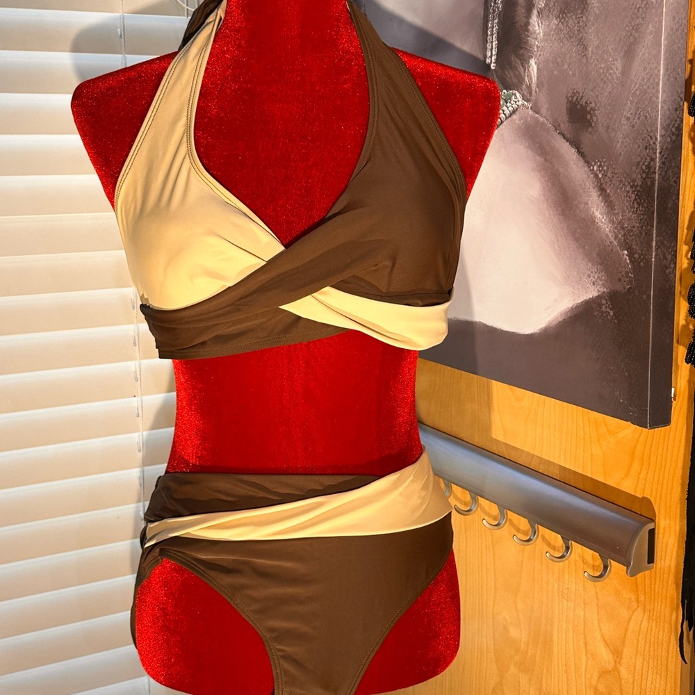 Brown and Cream Halter Bikini Set
Never worn 
Size L
Swim suit